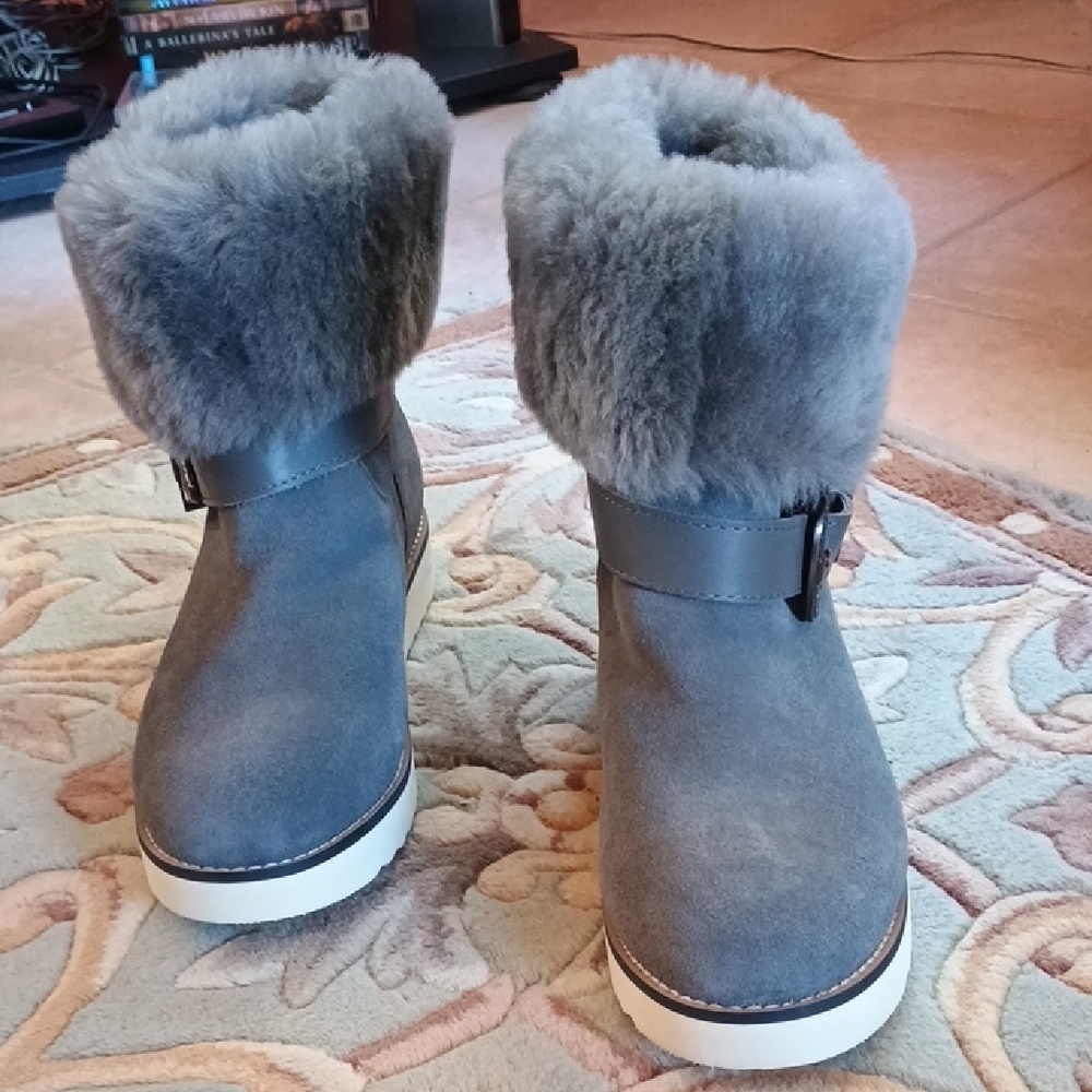 Australia Luxe Collective, Leather, Size 9, NWOT, Women's Gray Fur-Lined Boots